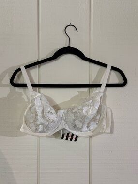 Deadstock V by Valentino Unlined Lace Bra Size 38D NWT